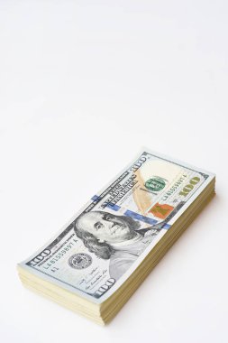 Beyaz arkaplanda izole edilmiş banknotun kapatılması