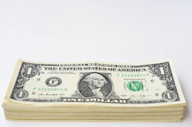 Beyaz arkaplanda izole edilmiş banknotun kapatılması