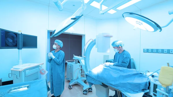 Två Veterinär Kirurgi Operationssalen Med Art Ljus Och Blått Filter — Stockfoto