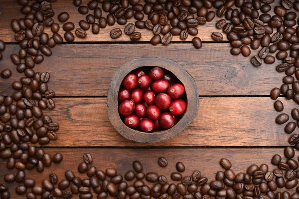 Coffee Beans Fresh Berries Beans Wooden Background — Stock Photo, Image
