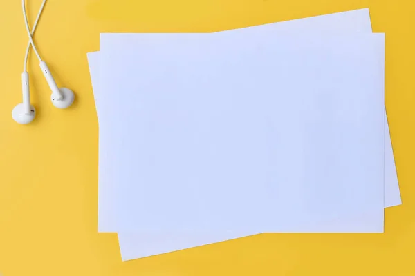 Close Empty Paper Earphone Yellow Background — Stock Photo, Image