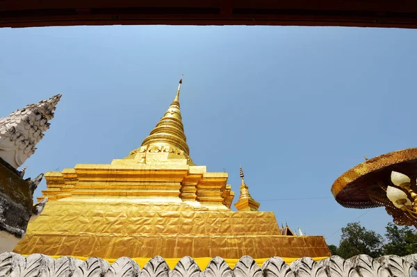 Paysage Pagode Dorée Dans Temple Nord Thaïlande — Photo