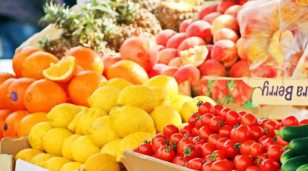 Gyümölcs- és zöldség-piac — Stock Fotó