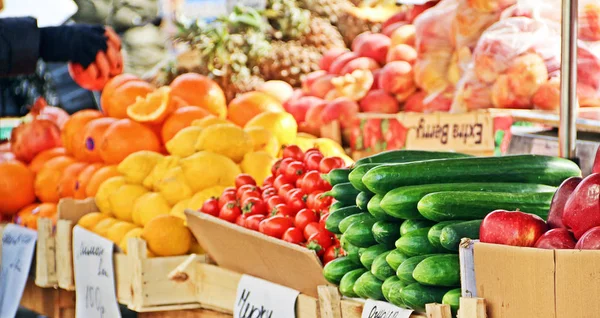 Fruits and vegetables market — Stock Photo, Image