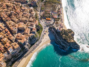 Calabria 'daki Tropea şehrinin hava manzarası