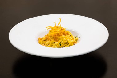 Peynirli makarnanın yakın görüntüsü