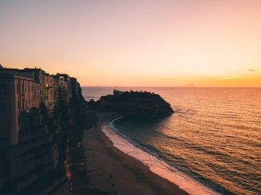Calabria 'daki Tropea şehrinin hava manzarası