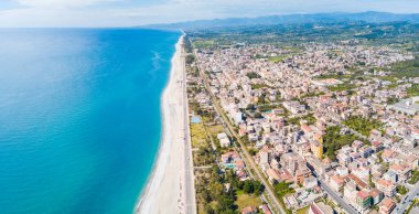 Calabria 'daki Locri şehrinin hava görüntüsü