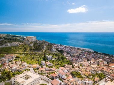 Calabria kıyısındaki Roccella Jonica şehri