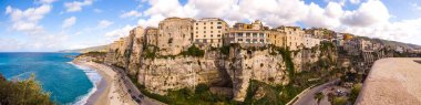 Calabria 'daki Tropea şehrinin hava manzarası