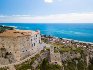 Calabria kıyısındaki Roccella Jonica şehri