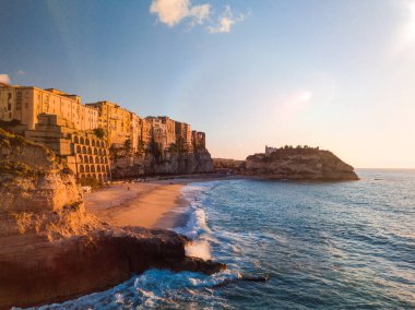 Calabria 'daki Tropea şehrinin hava manzarası