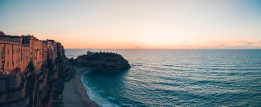 Calabria 'daki Tropea şehrinin hava manzarası