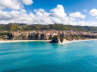 Calabria 'daki Tropea şehrinin hava manzarası