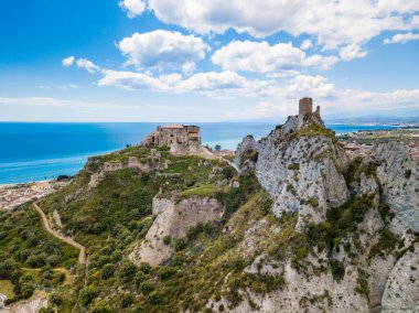 Calabria kıyısındaki Roccella Jonica şehri