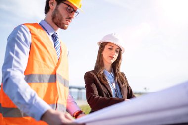 Köprü yenilemeyi planlayan iki mimar