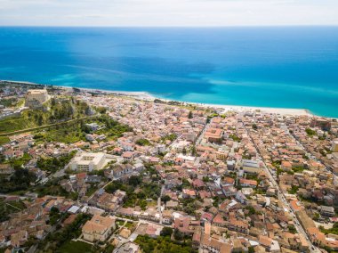 Calabria kıyısındaki Roccella Jonica şehri
