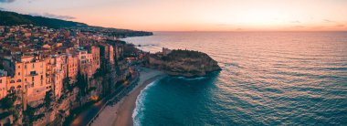 Calabria 'daki Tropea şehrinin hava manzarası