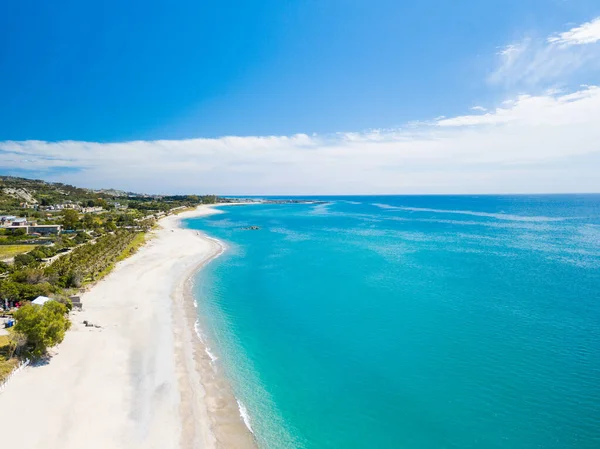 Calabria kıyısındaki Roccella Jonica şehri