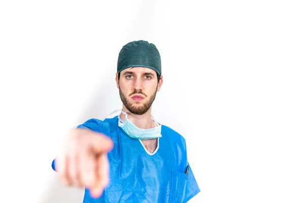 Médico Engraçado Gesticulando Posando Fundo Branco — Fotografia de Stock