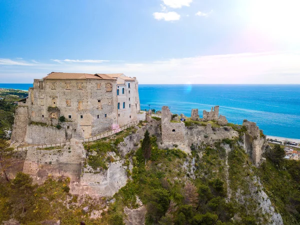 Calabria Kıyısındaki Roccella Jonica Şehri — Stok fotoğraf