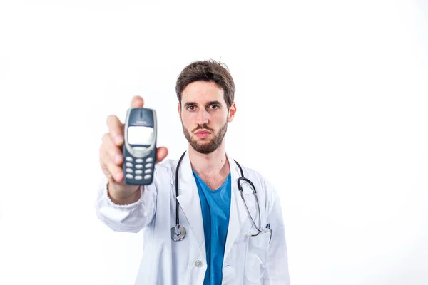 Médecin Drôle Tenant Téléphone Portable — Photo