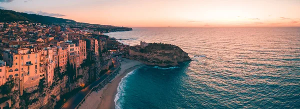 Calabria 'daki Tropea şehrinin hava manzarası