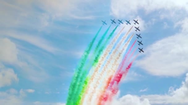 意大利三色旗杂技飞机在表演中 — 图库视频影像