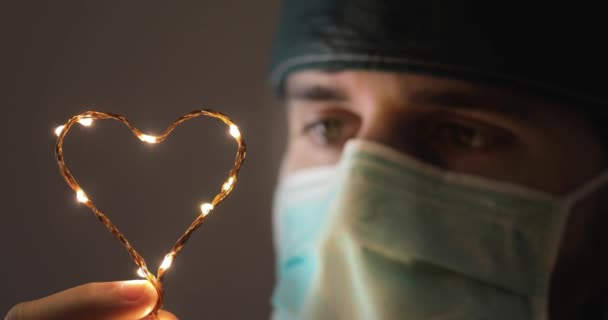 Coronavirus Giovane Medico Infermiere Speranza Con Simbolo Del Cuore — Video Stock