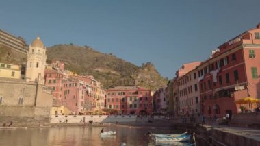 Liguria, İtalya 'daki Cinque Terre şehri. Yaz mevsiminde hava manzarası.