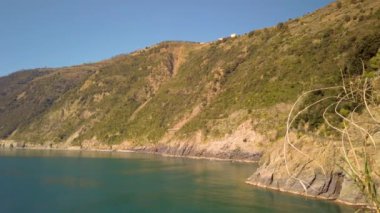 Liguria, İtalya 'daki Cinque Terre şehri. Yaz mevsiminde hava manzarası.