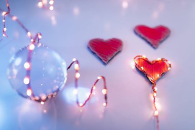 Stetoskop, maske ve kalp sembollü özel tıp kardiyoloğu konsepti