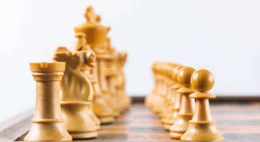 Satranç taşları yakın çekim görünümünde