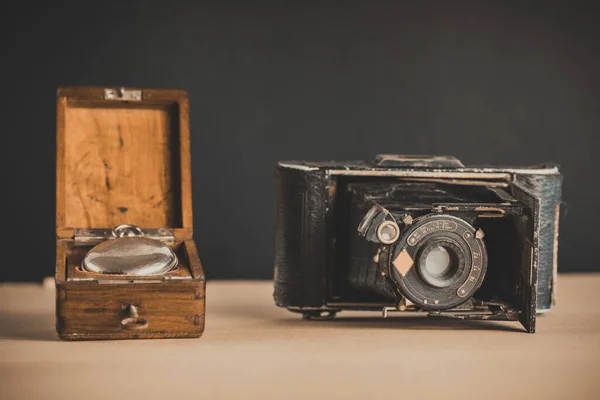 Vintage Kamera Filmem Mapou Pokladů Odjezd Pro Starobylý Koncept Cesty — Stock fotografie