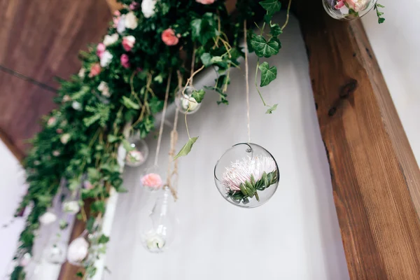 Mooie Hand gemaakt bruiloft decoratie boog — Stockfoto