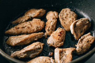 kızarmış tavuk göğsü