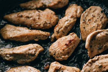 kızarmış tavuk göğsü