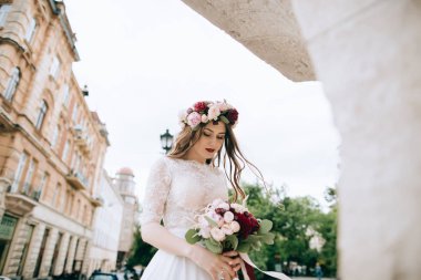 Çelenk düğün buket ile gelini