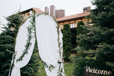 taze çiçekler ile güzel kemer