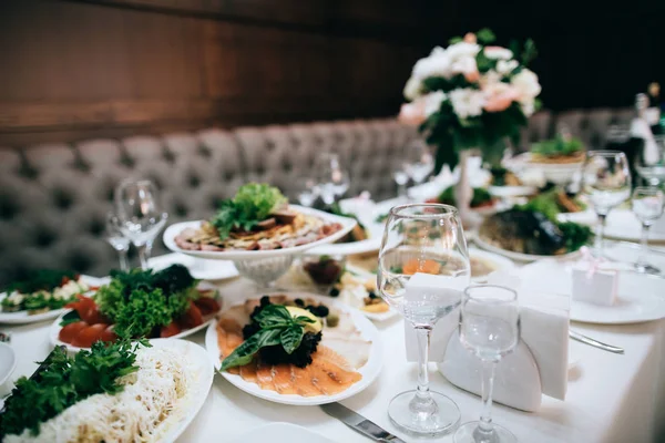 Mesa Llena Comida Servida Para Celebración Boda —  Fotos de Stock