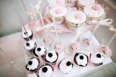 Tablo çöllerinde, tam düğün yemek için hazır çikolata, 