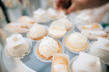 Lezzetli beyaz düğün Resepsiyon çikolata tatlı tablo 