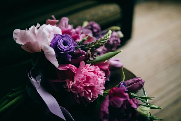 Bruiloft Boeket Van Paarse Roze Bloemen — Stockfoto