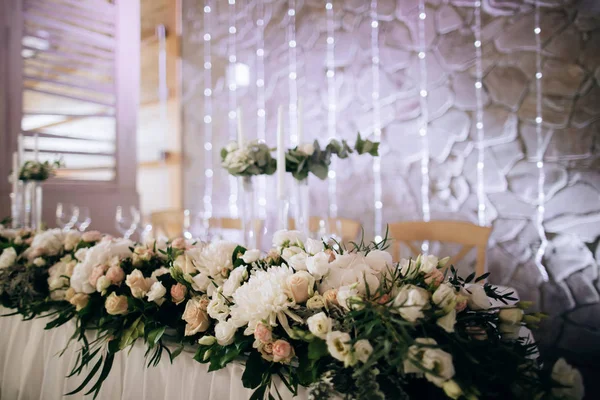 Beautiful Decor Fresh Flowers Table Restaurant — Stock Photo, Image