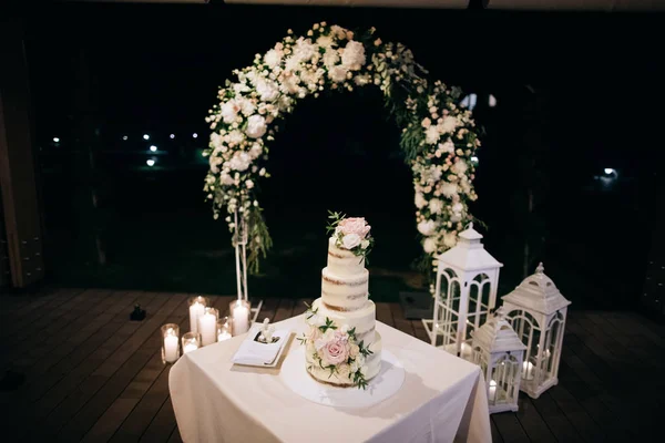 Wedding Cake Beautiful Wedding Arch Night — Stock Photo, Image