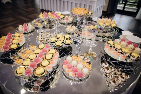 Beautiful Candy Bar Wedding Ceremony Desserts Catering — Stok fotoğraf