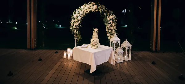 Beautiful Wedding Cake Candles Flowers Outdoors — Stock Photo, Image