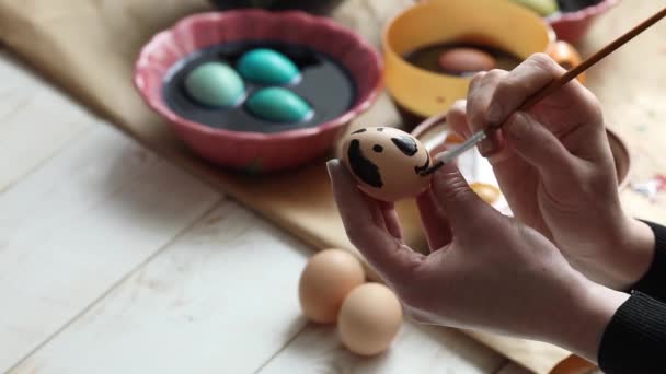 Pintura Huevos Pascua Casa Con Pinturas Pinceles — Vídeo de stock