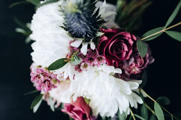 Een Prachtig Boeket Van Bruiloft Bloemen Voor Geliefde Bruid — Stockfoto