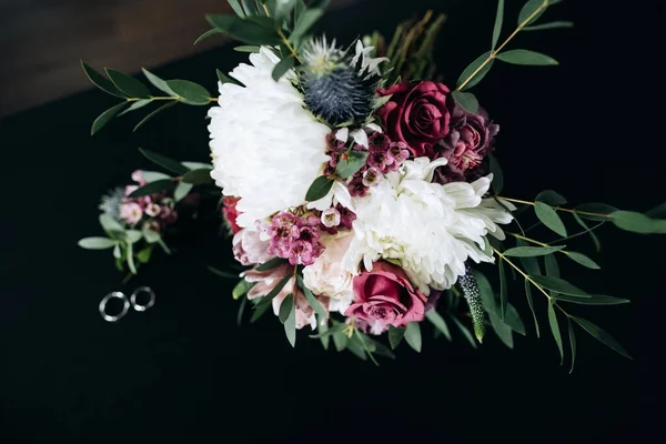 Mooie Bruiloft Boeket Van Bruid Rustieke Stijl Donkere Achtergrond — Stockfoto